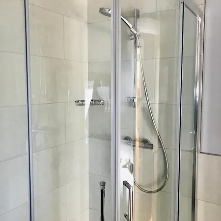 Leanna's Lodge, Keshcarrigan * County Leitrim