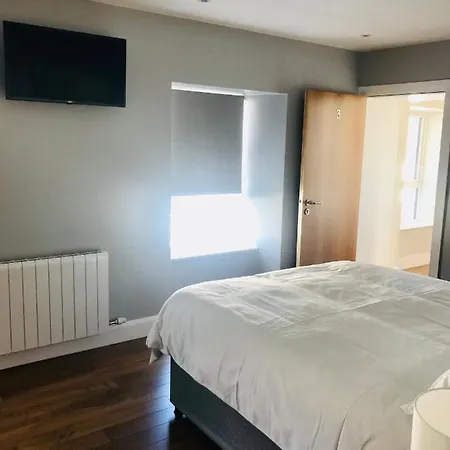 Leanna's Lodge, Keshcarrigan County Leitrim